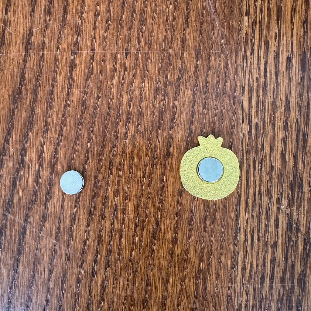 Pomegranate Needle Minder